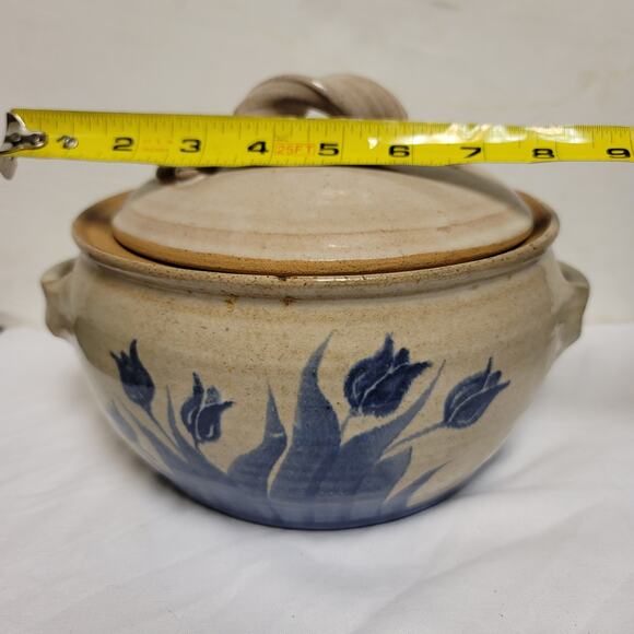 Blackberry Bean pot Stoneware crock Delft blue lidded handles - Picture 6 of 8